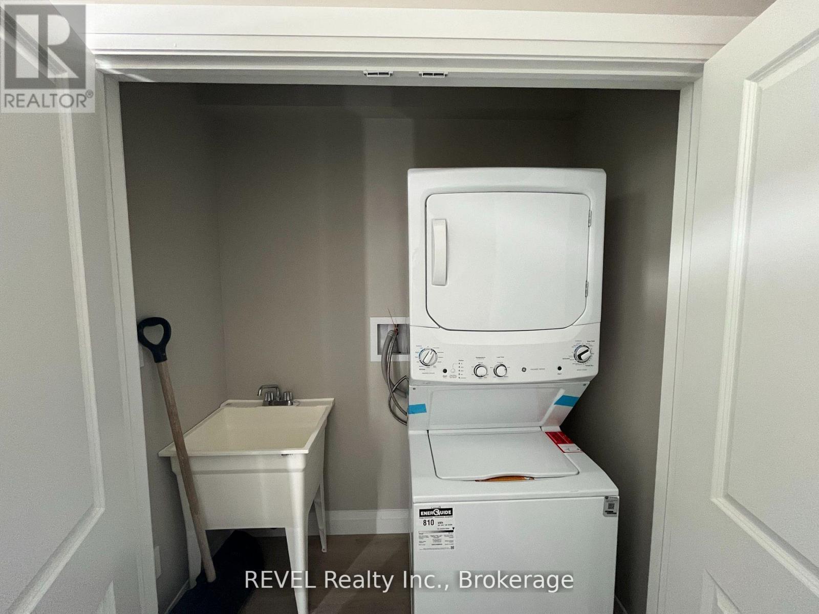 16 Keystone Trail, Welland (Lincoln/Crowland), ON - Indoor Photo Showing Laundry Room
