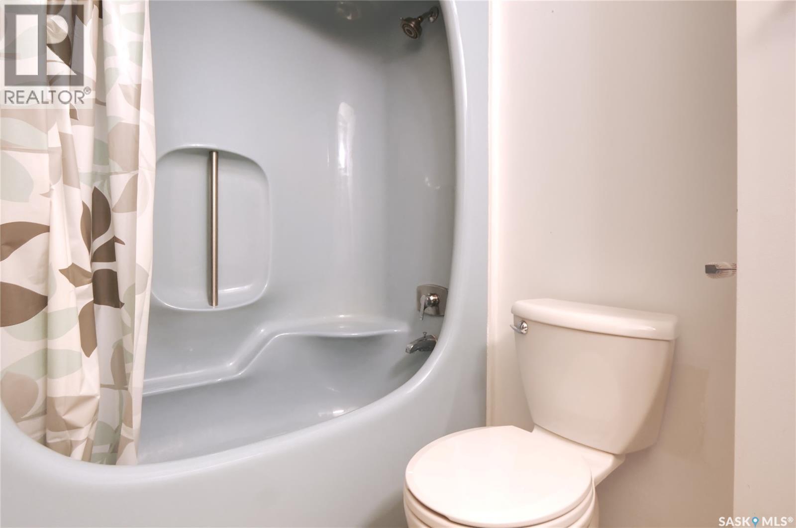 1008 Parklane Drive, Assiniboia, SK - Indoor Photo Showing Bathroom