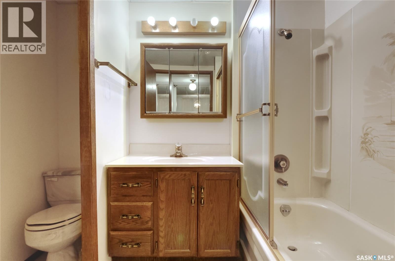 1008 Parklane Drive, Assiniboia, SK - Indoor Photo Showing Bathroom