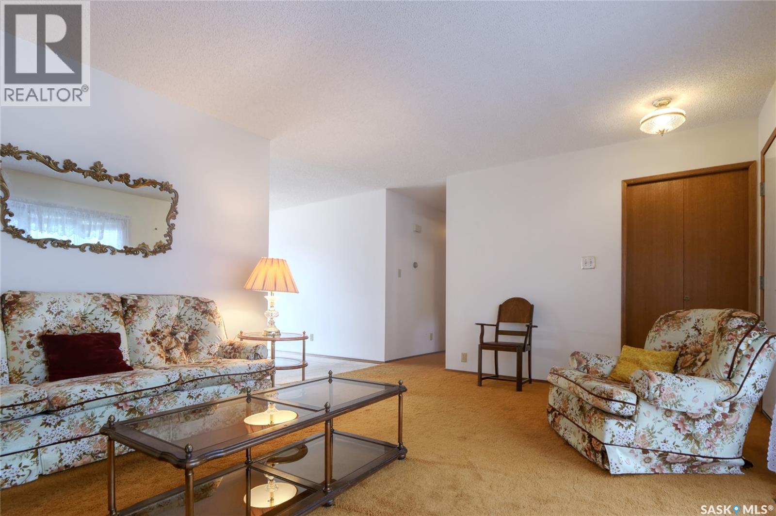 1008 Parklane Drive, Assiniboia, SK - Indoor Photo Showing Living Room