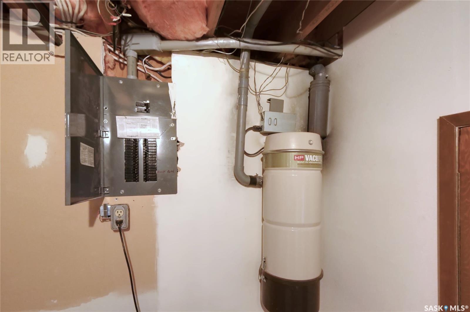 1008 Parklane Drive, Assiniboia, SK - Indoor Photo Showing Basement