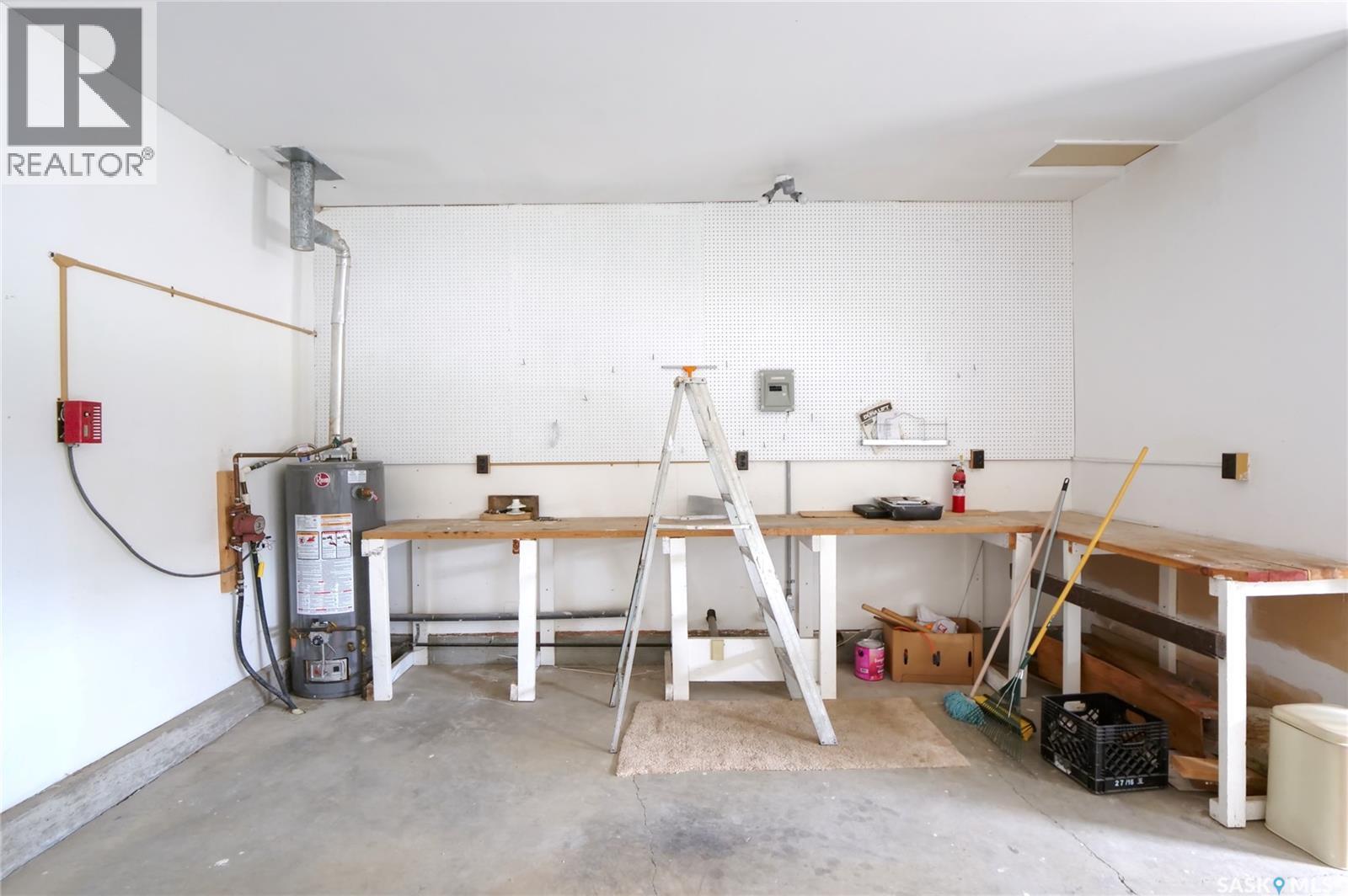 1008 Parklane Drive, Assiniboia, SK - Indoor Photo Showing Garage