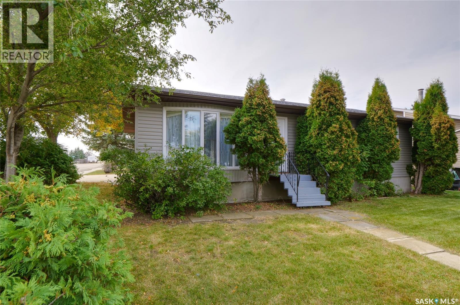 1008 Parklane Drive, Assiniboia, SK - Outdoor