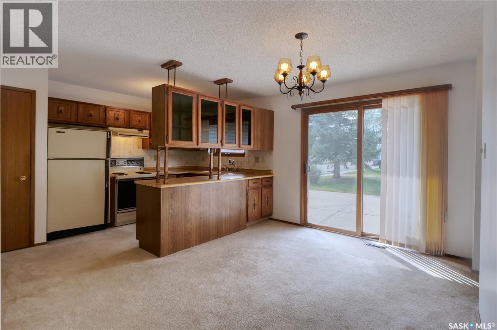 1008 Parklane Drive, Assiniboia, SK - Indoor Photo Showing Kitchen