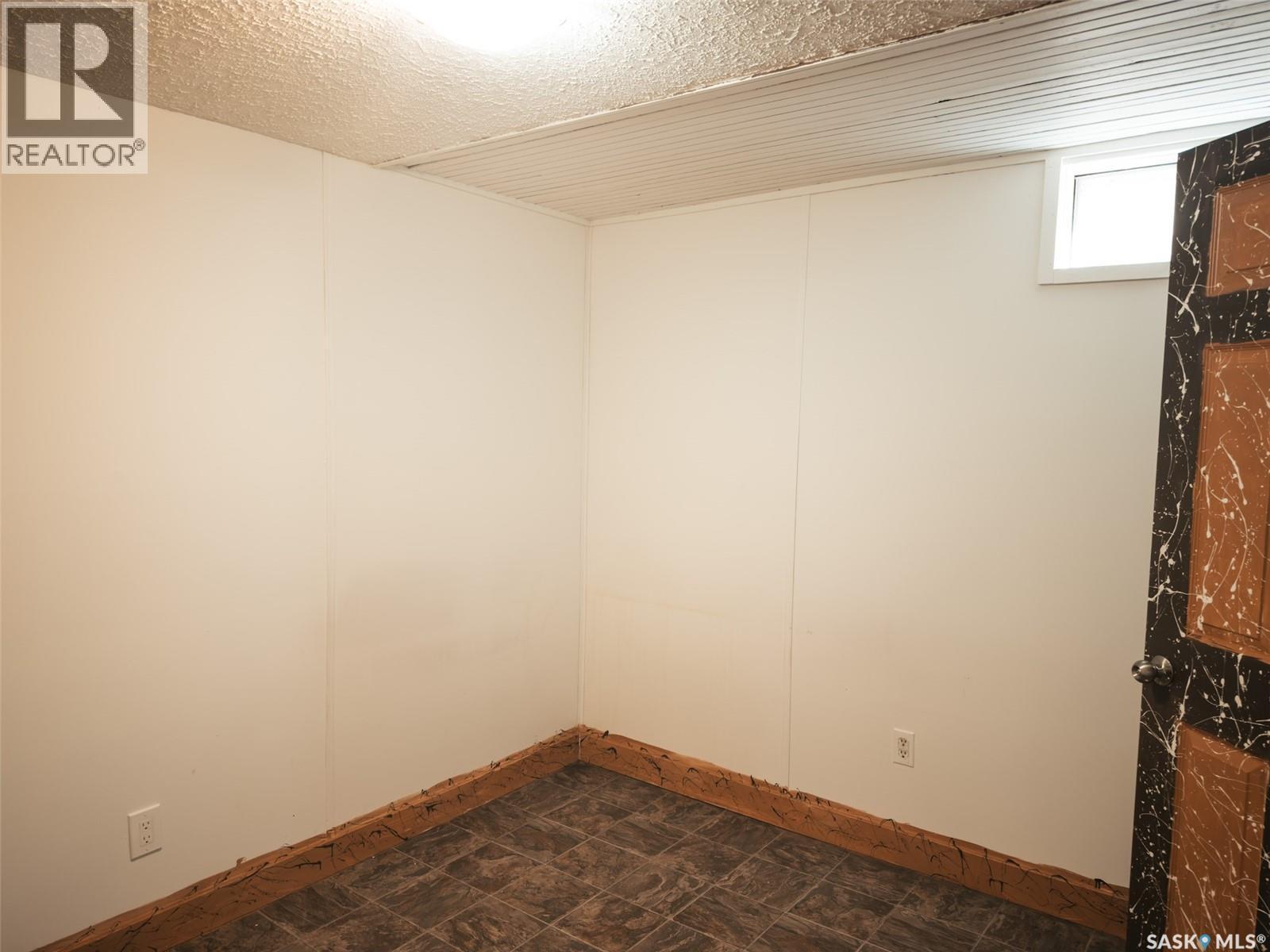 2905 Preston Avenue S, Saskatoon, SK - Indoor Photo Showing Other Room