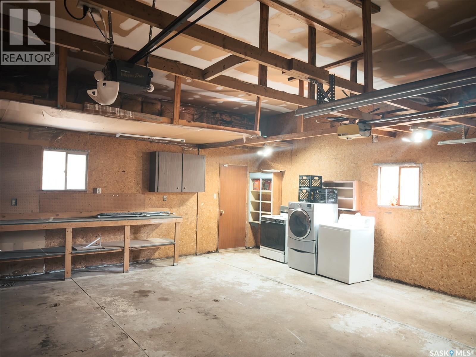 2905 Preston Avenue S, Saskatoon, SK - Indoor Photo Showing Laundry Room