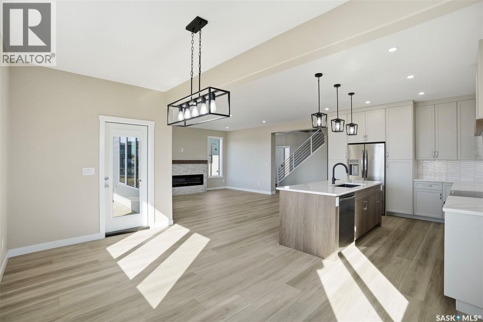 435 Sharma Crescent, Saskatoon, SK - Indoor Photo Showing Kitchen With Upgraded Kitchen