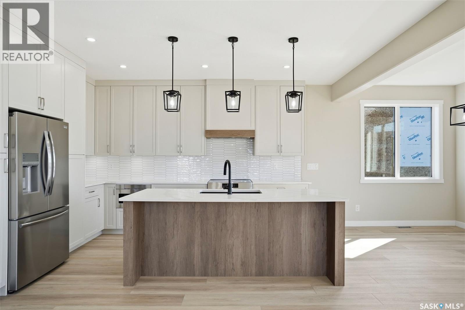 435 Sharma Crescent, Saskatoon, SK - Indoor Photo Showing Kitchen With Upgraded Kitchen