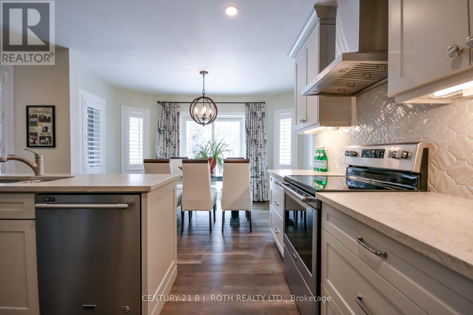Walk out to deck & private fully fenced yard! - 91 Benson Drive, Barrie, ON - Indoor Photo Showing Kitchen With Upgraded Kitchen