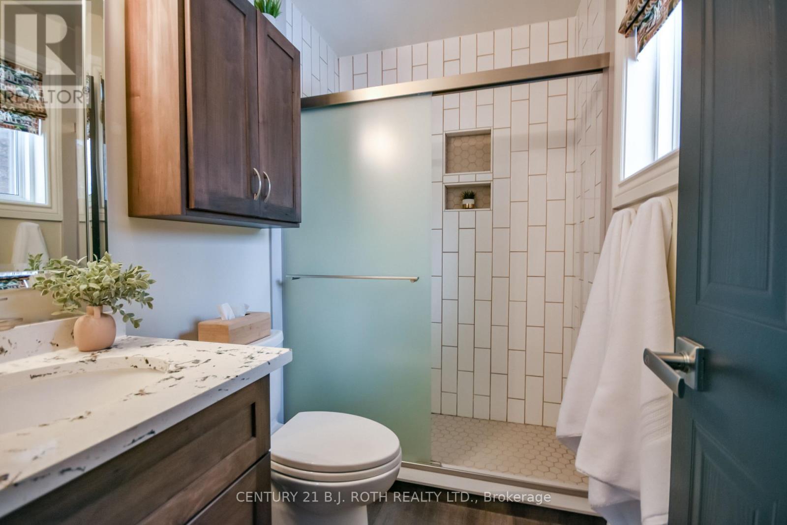 Updated 3 piece Primary ensuite. - 91 Benson Drive, Barrie, ON - Indoor Photo Showing Bathroom