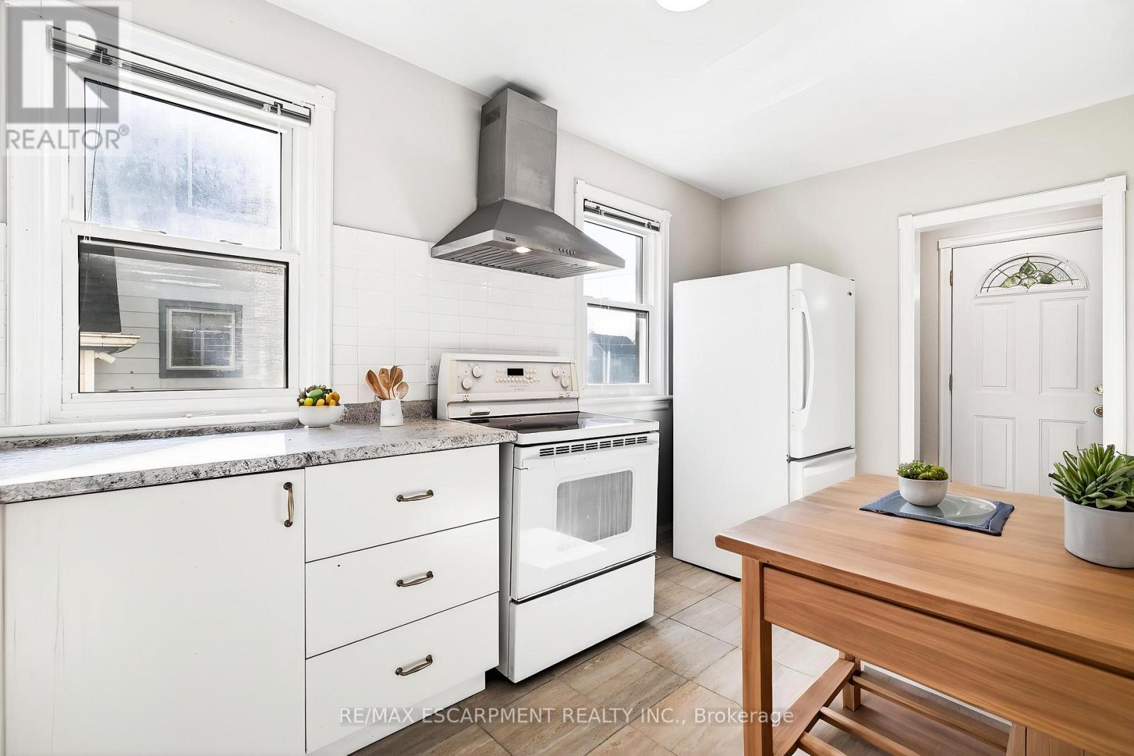 Virtually Staged - 269 Queensdale Avenue E, Hamilton, ON - Indoor Photo Showing Kitchen