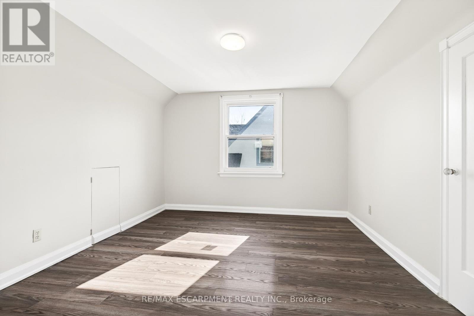 269 Queensdale Avenue E, Hamilton, ON - Indoor Photo Showing Other Room