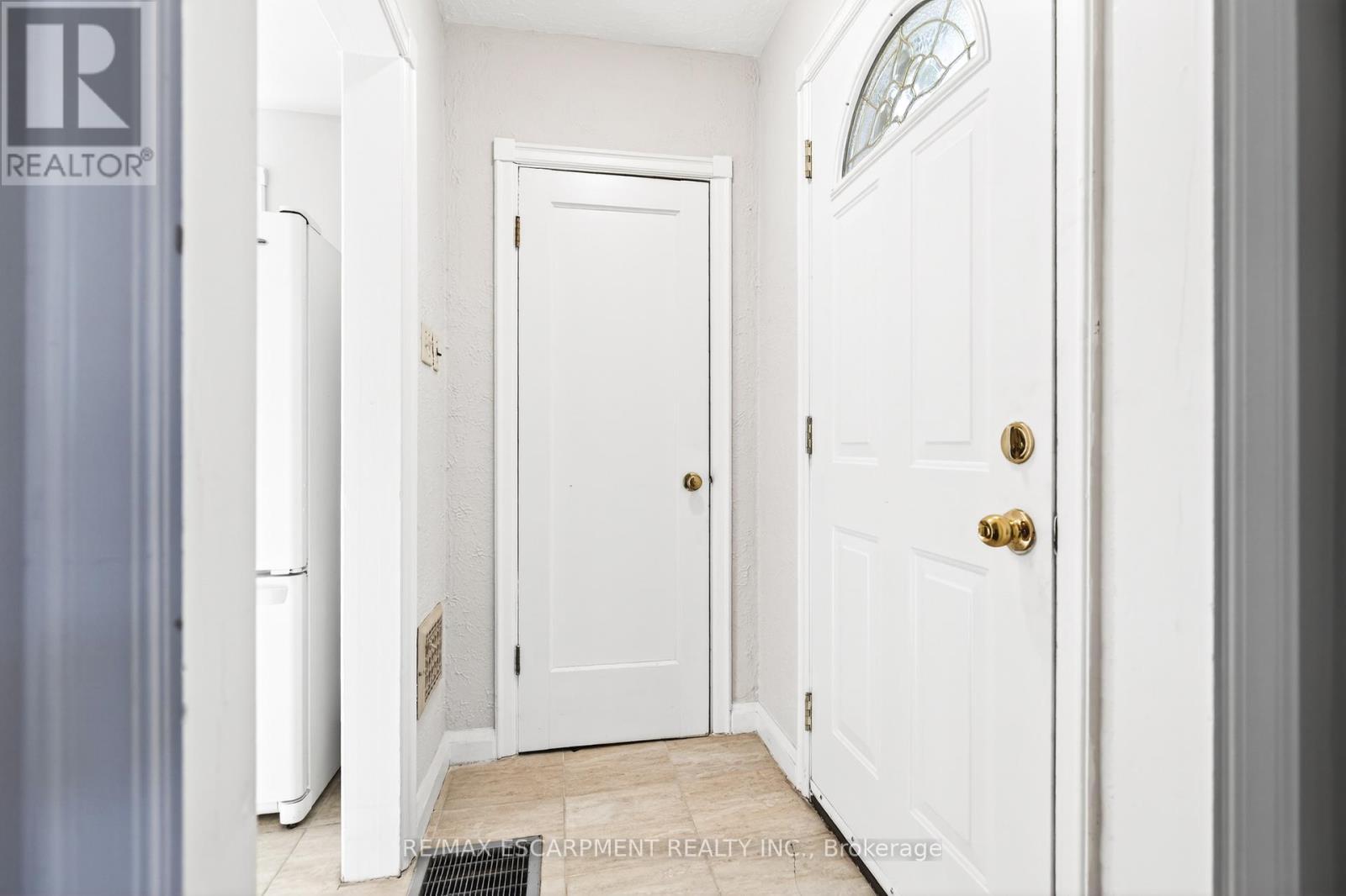 269 Queensdale Avenue E, Hamilton, ON - Indoor Photo Showing Other Room
