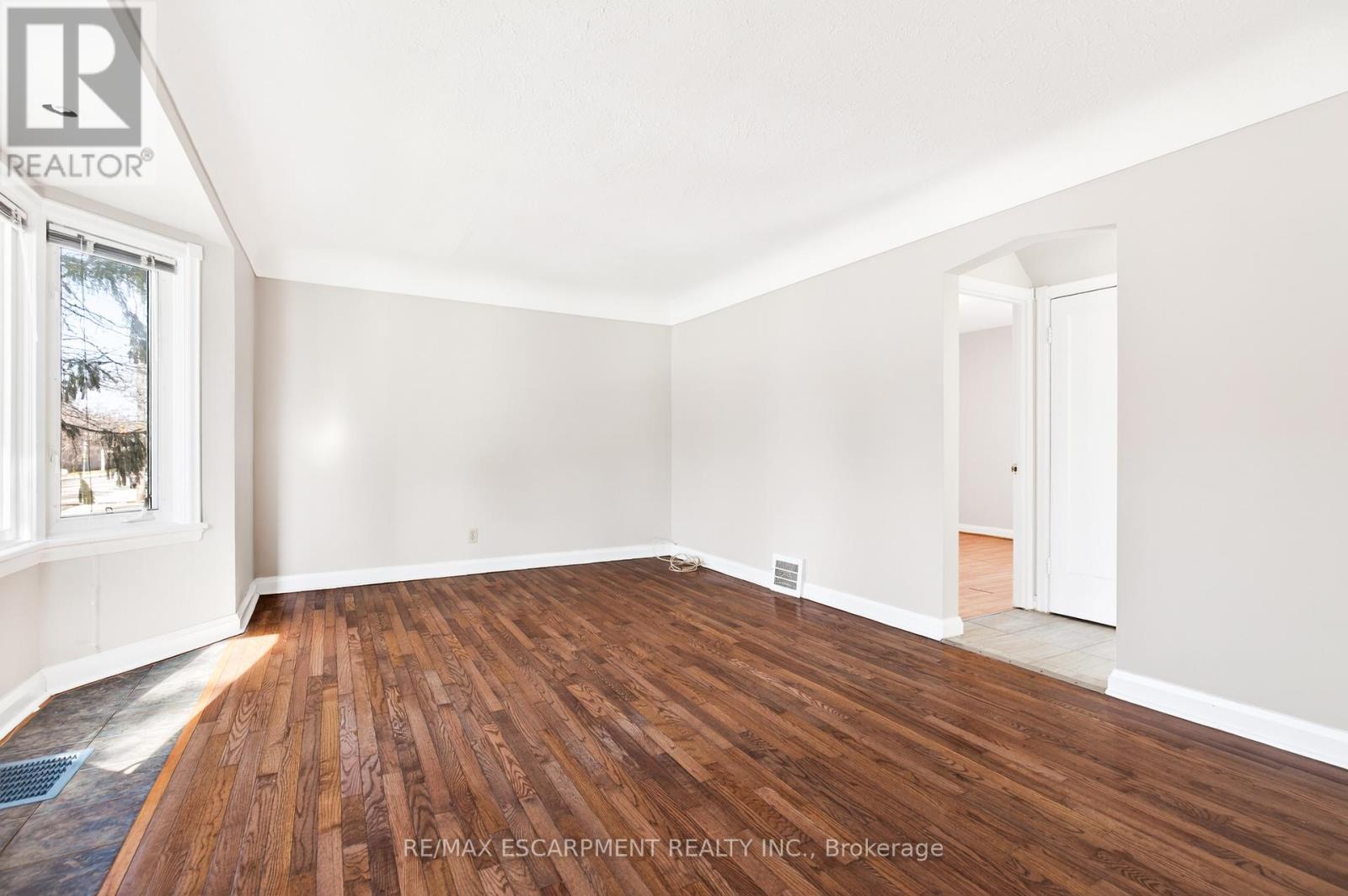 269 Queensdale Avenue E, Hamilton, ON - Indoor Photo Showing Other Room