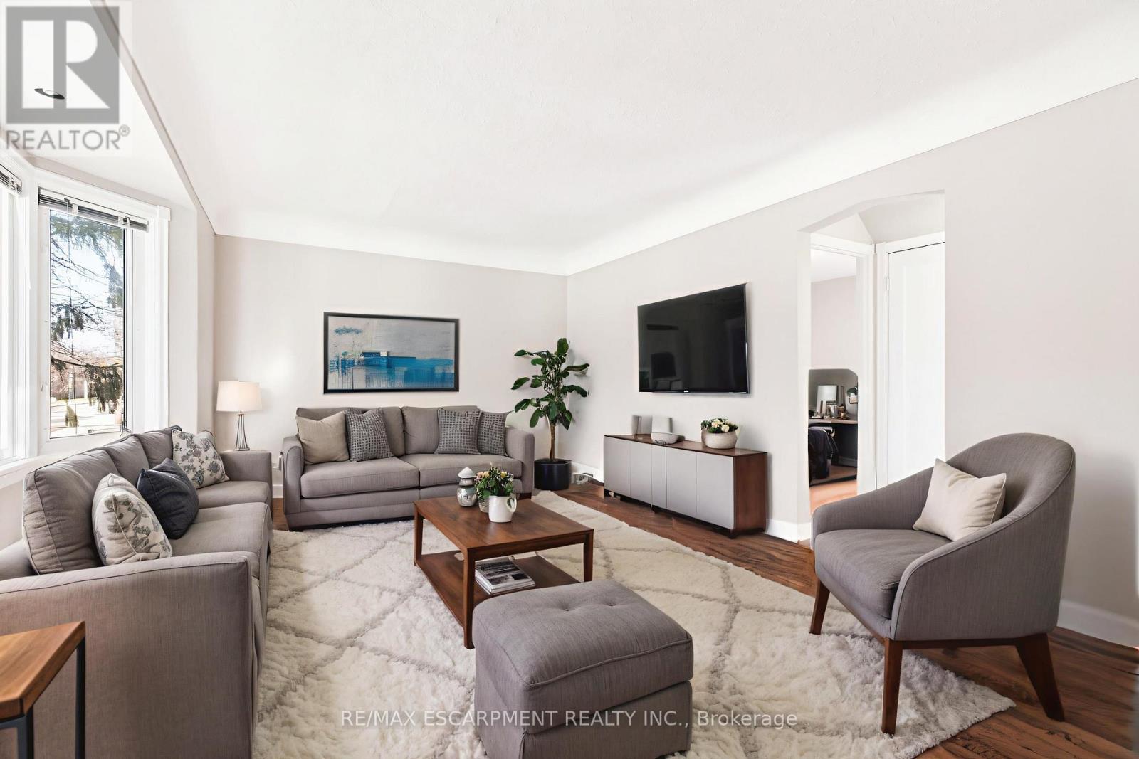 Virtually Staged - 269 Queensdale Avenue E, Hamilton, ON - Indoor Photo Showing Living Room