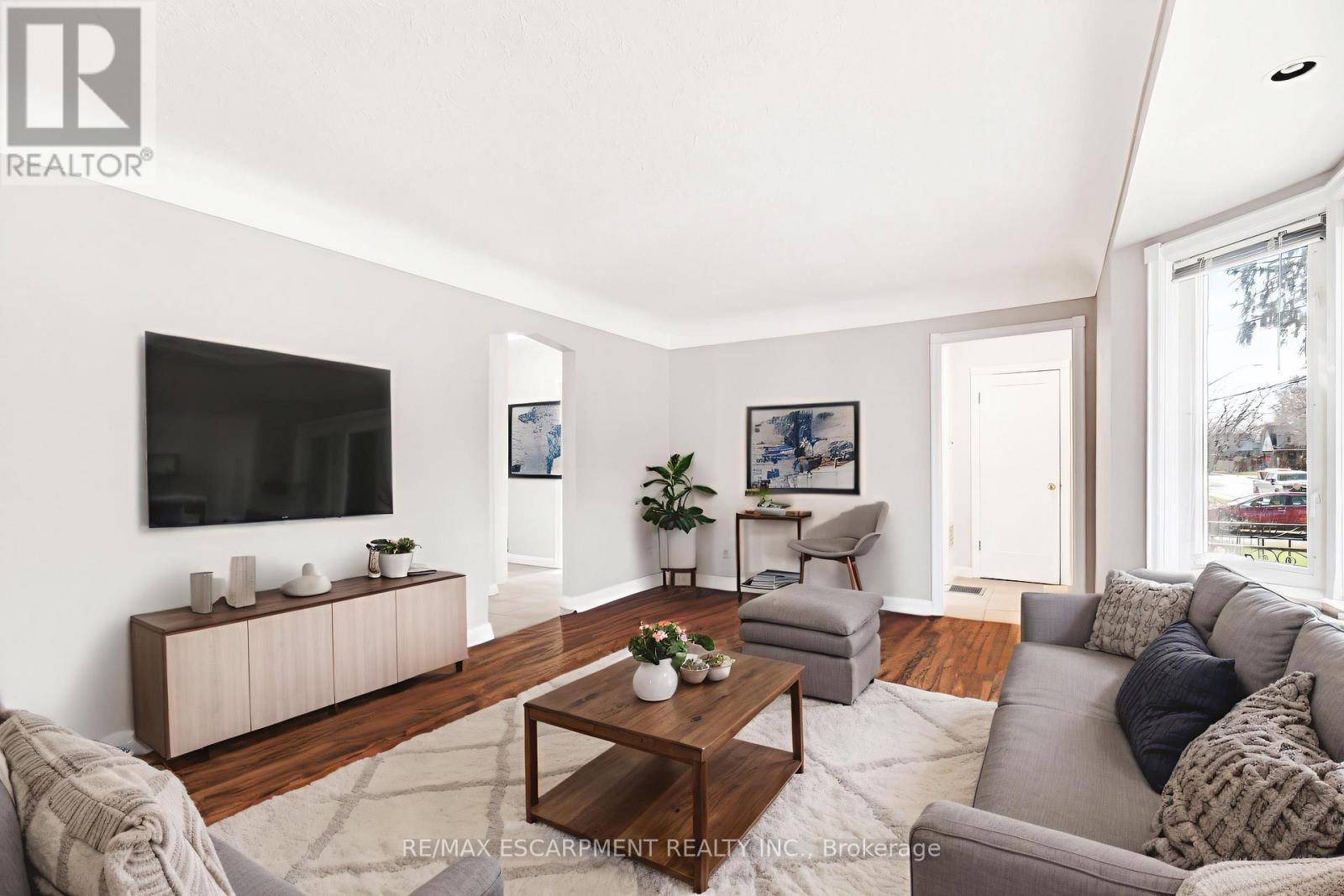 Virtually Staged - 269 Queensdale Avenue E, Hamilton, ON - Indoor Photo Showing Living Room