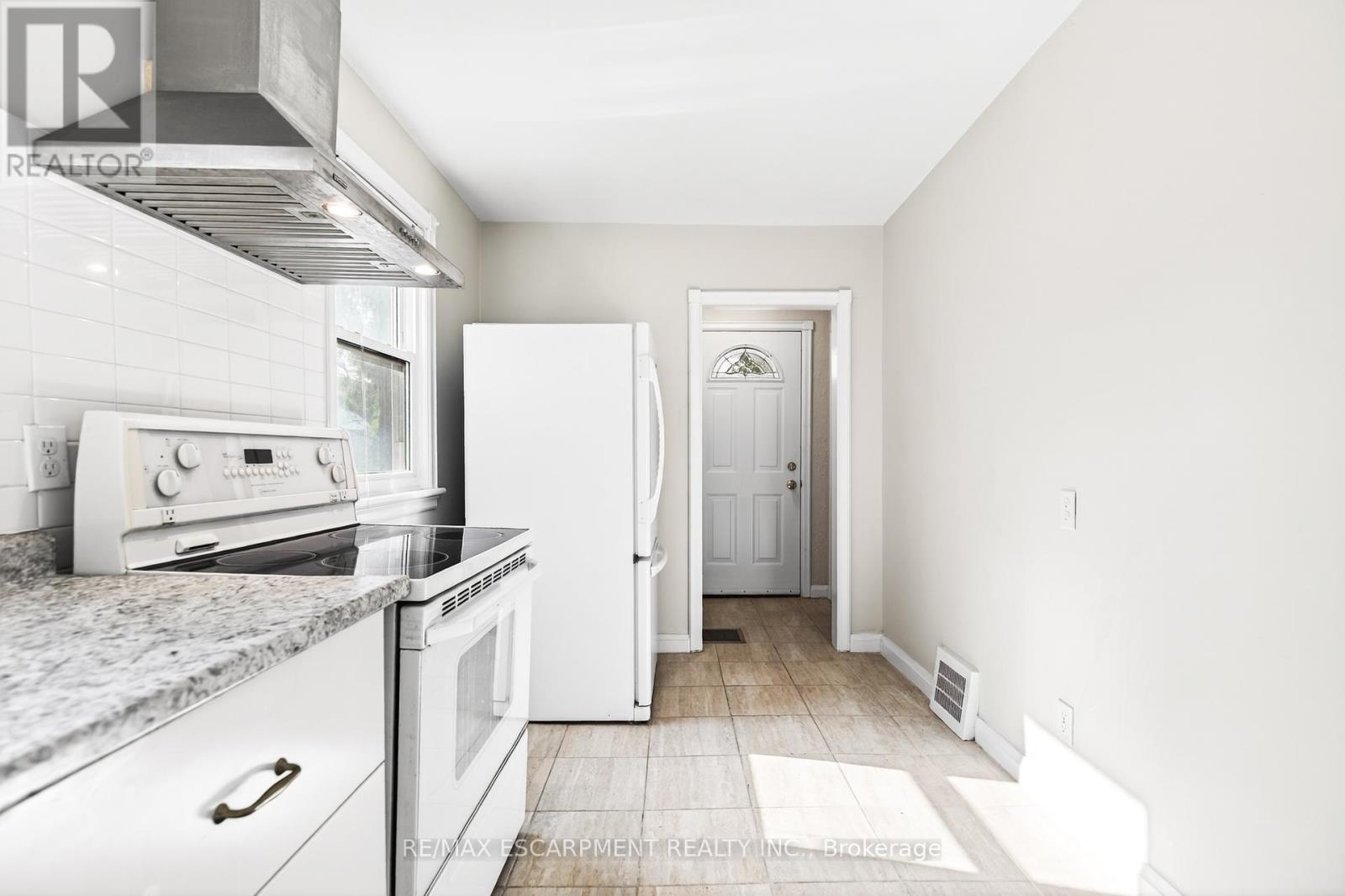 269 Queensdale Avenue E, Hamilton, ON - Indoor Photo Showing Kitchen