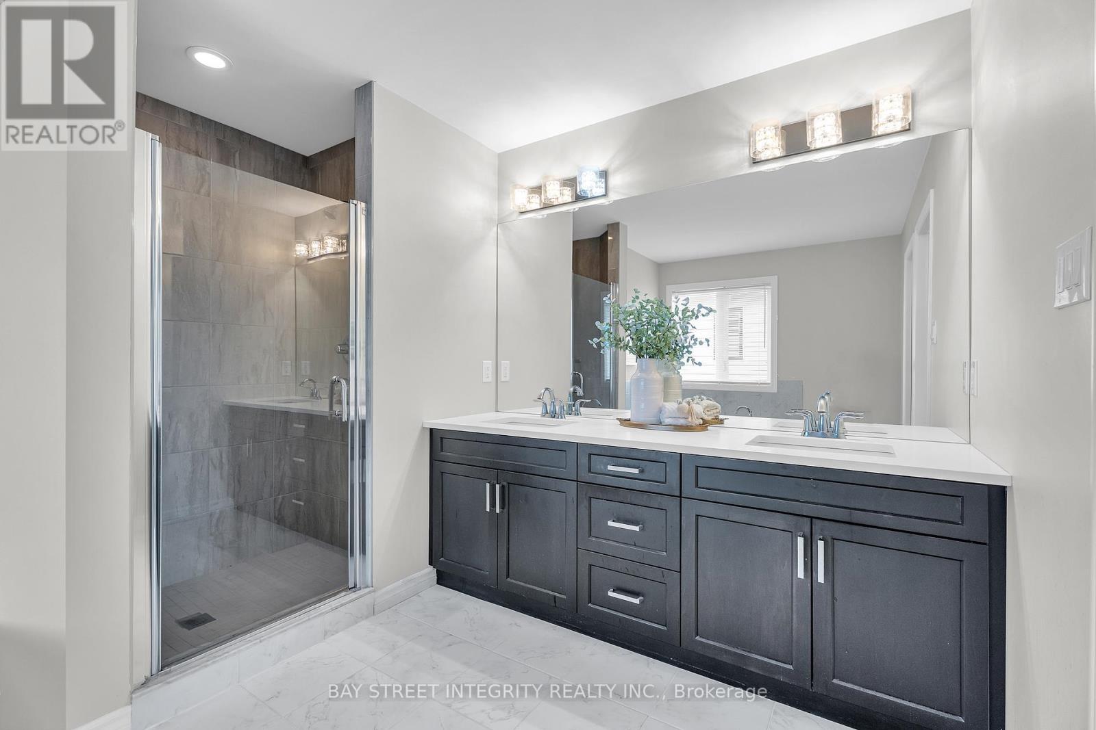 566 Bradwell Chase, London North, ON - Indoor Photo Showing Bathroom