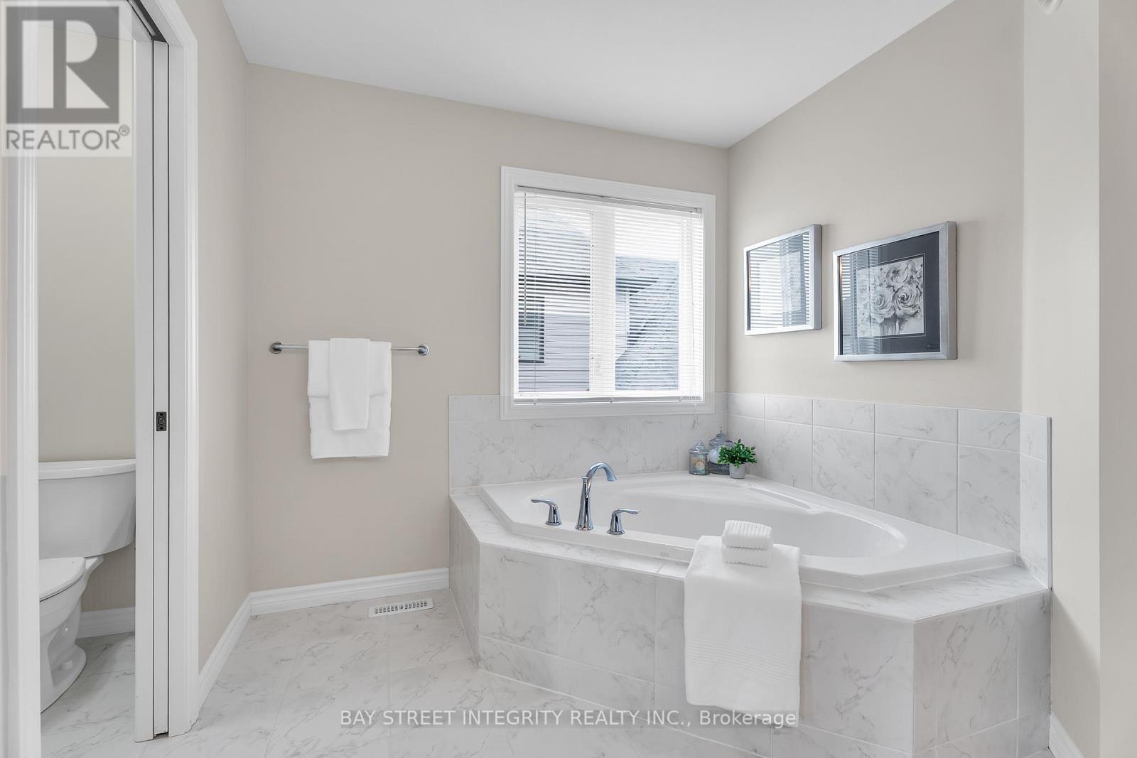 566 Bradwell Chase, London North, ON - Indoor Photo Showing Bathroom