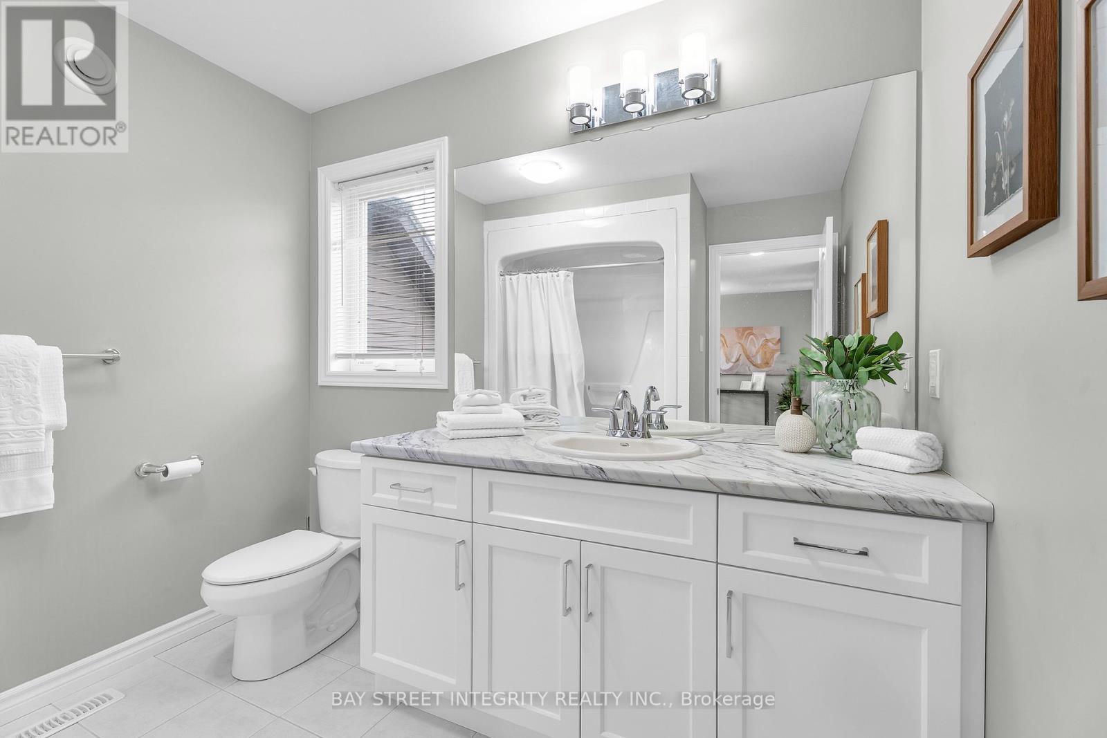 566 Bradwell Chase, London North, ON - Indoor Photo Showing Bathroom