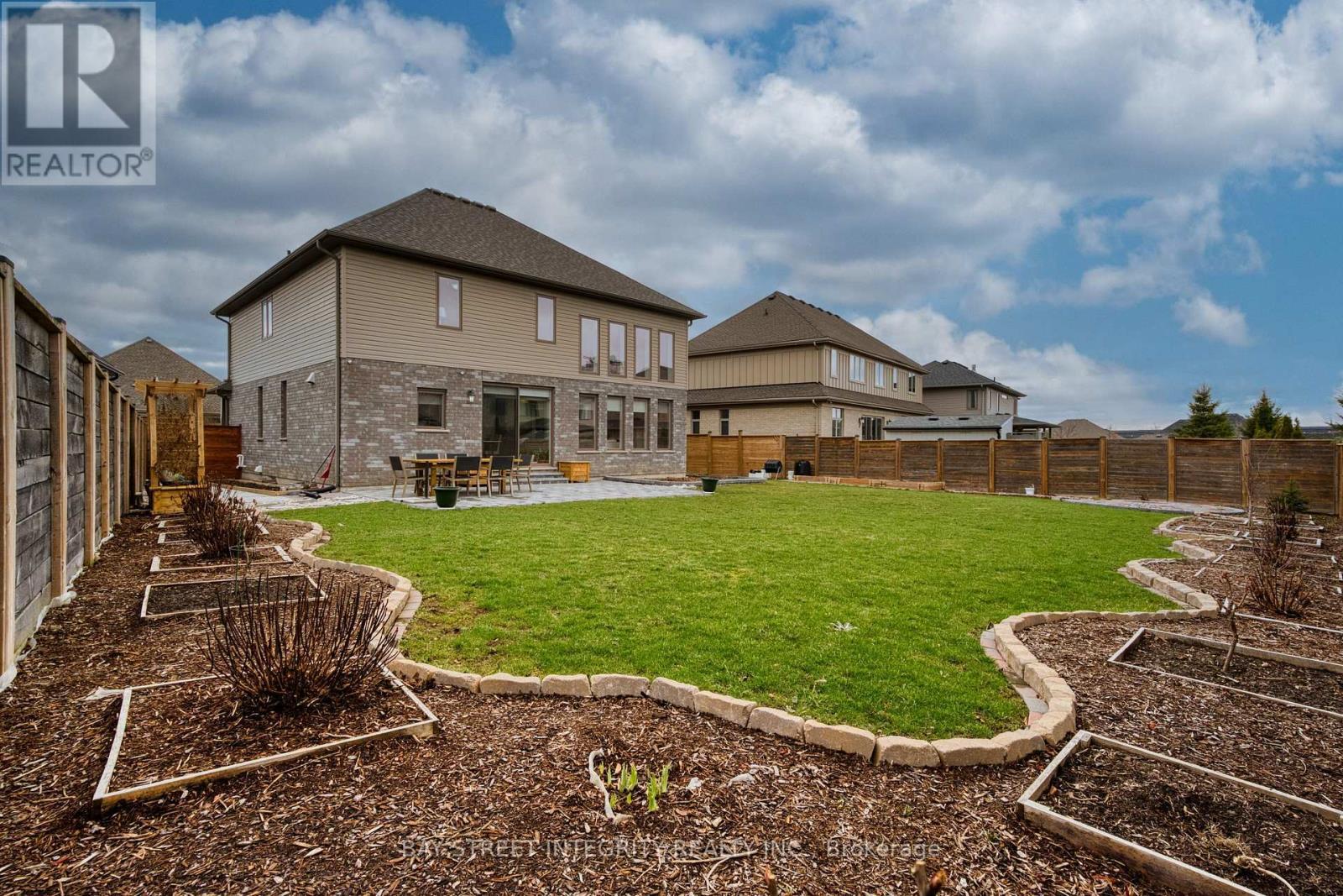 566 Bradwell Chase, London North, ON - Outdoor