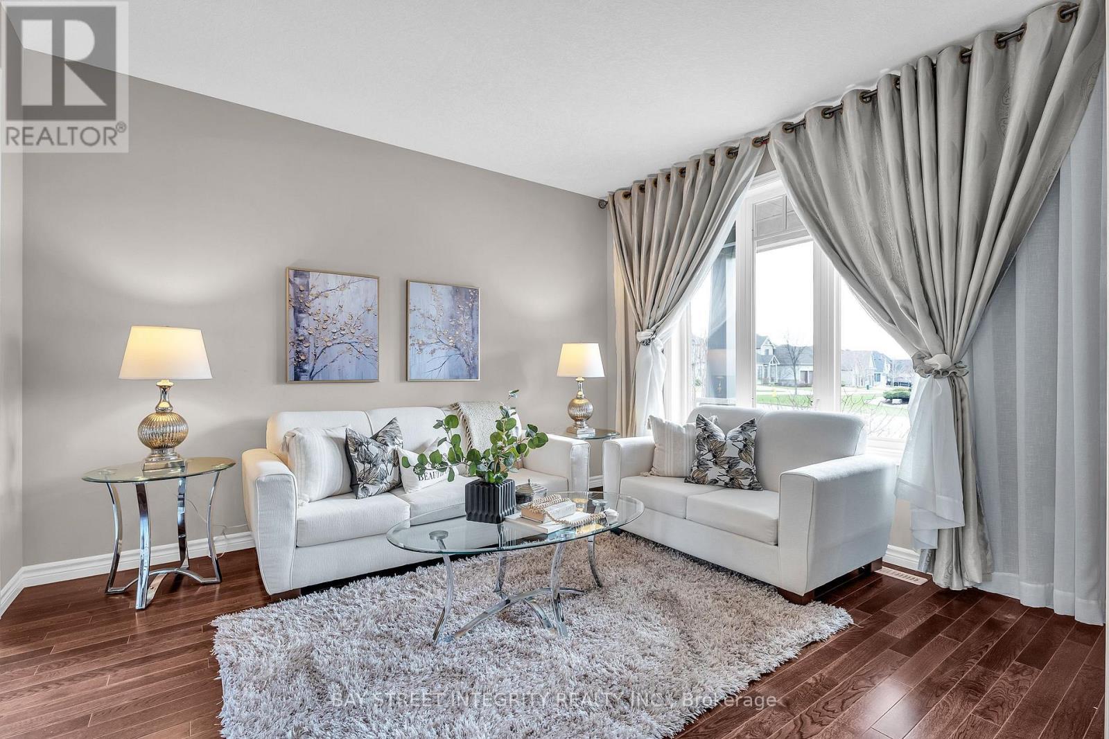 566 Bradwell Chase, London North, ON - Indoor Photo Showing Living Room