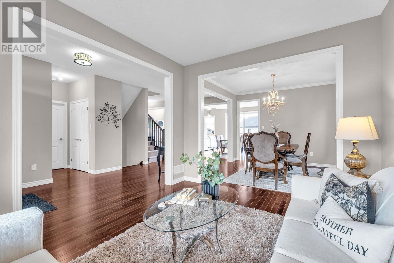 566 Bradwell Chase, London North, ON - Indoor Photo Showing Living Room
