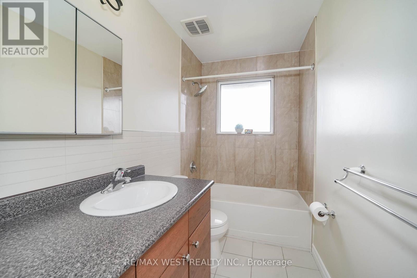 361 Dwight Avenue, Oshawa, ON - Indoor Photo Showing Bathroom