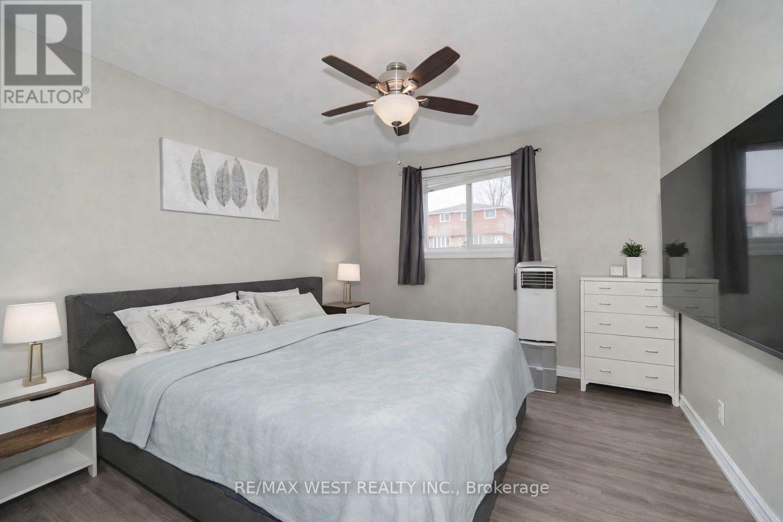 361 Dwight Avenue, Oshawa, ON - Indoor Photo Showing Bedroom