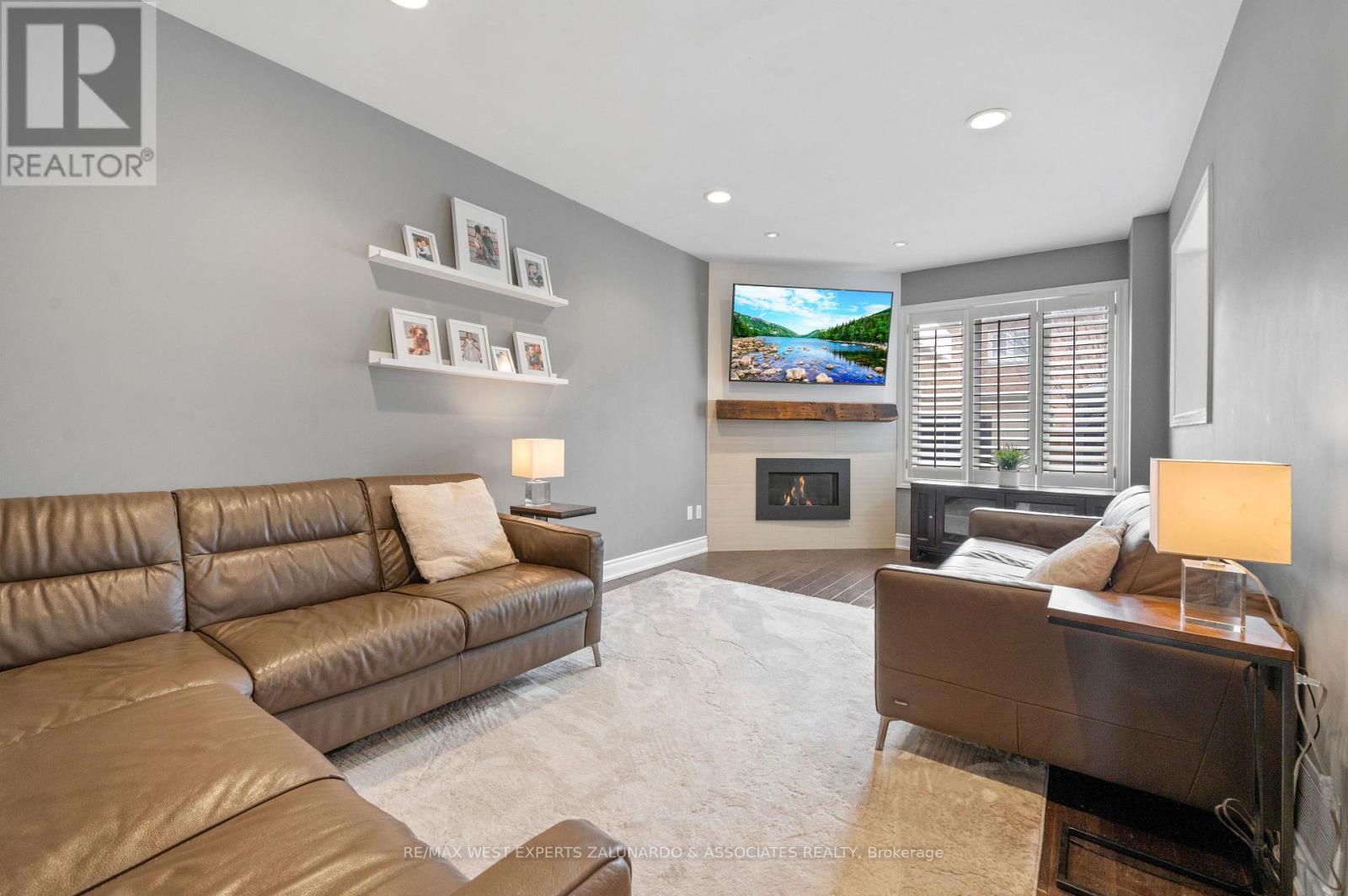 1 Lanterna Crescent, Vaughan, ON - Indoor Photo Showing Living Room With Fireplace