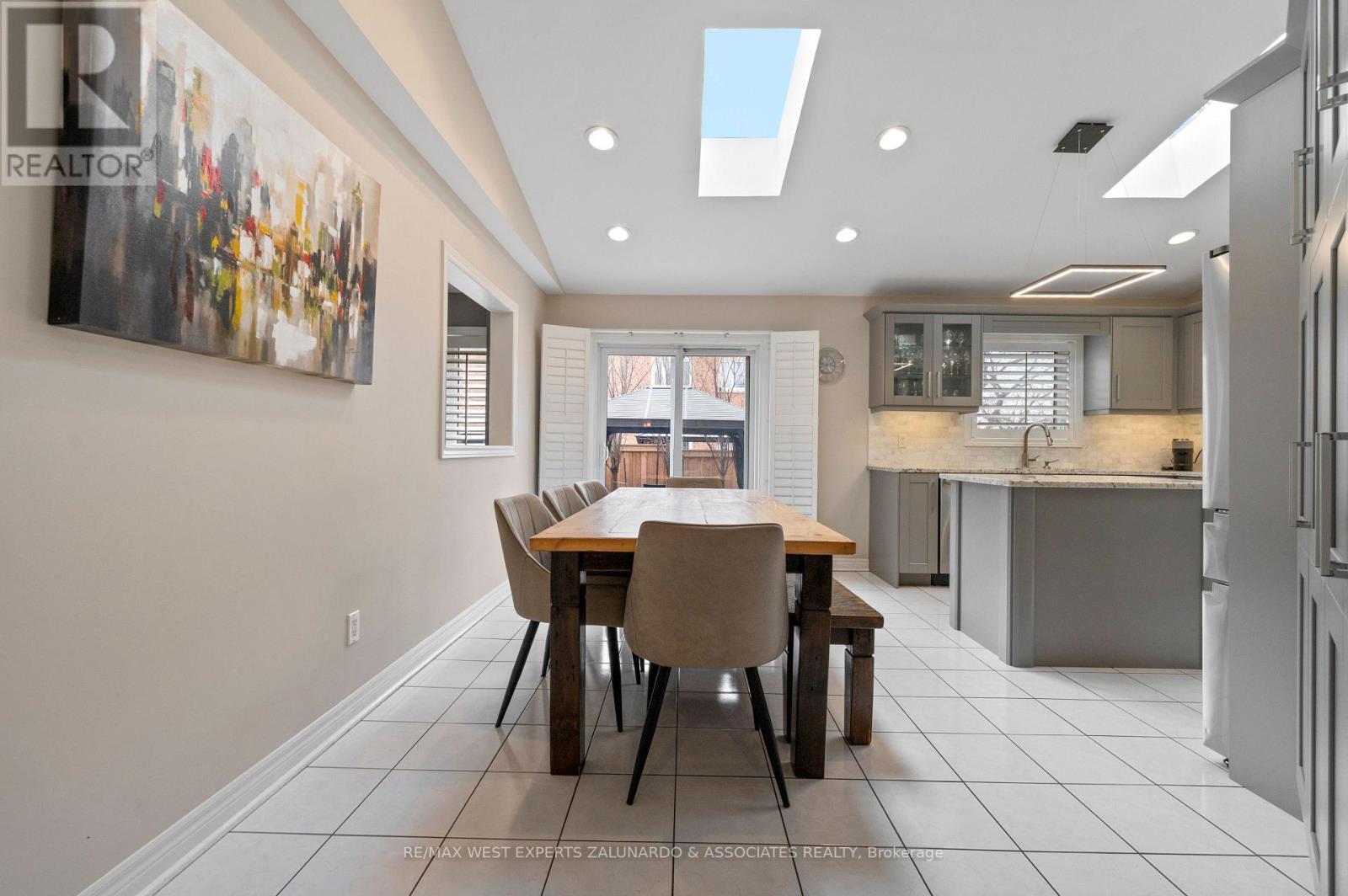 1 Lanterna Crescent, Vaughan, ON - Indoor Photo Showing Dining Room
