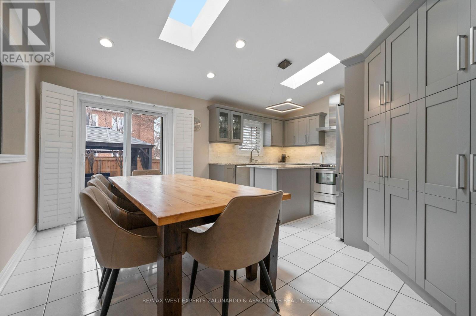 1 Lanterna Crescent, Vaughan, ON - Indoor Photo Showing Dining Room