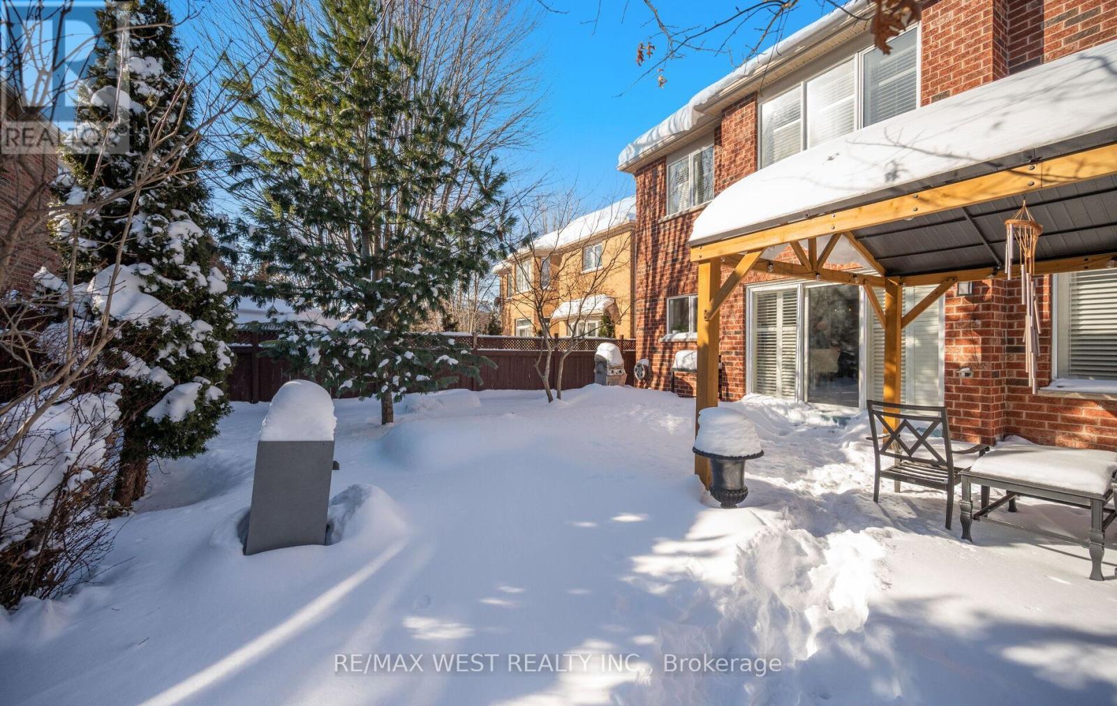 3374 Artesian Drive, Mississauga, ON - Outdoor