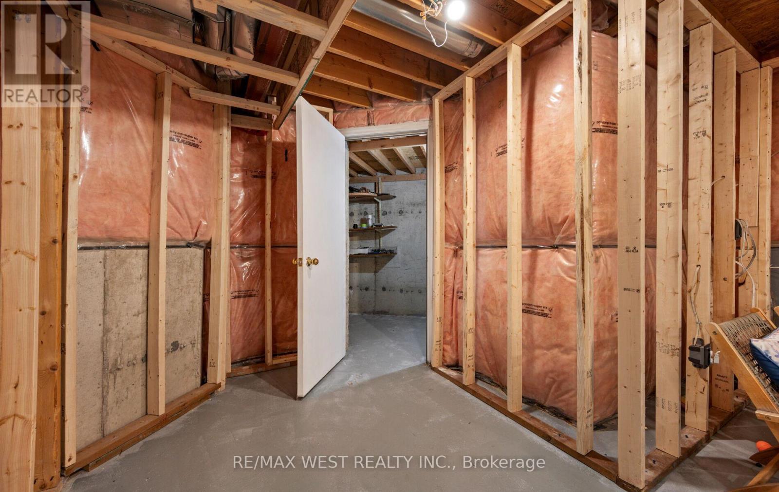 3374 Artesian Drive, Mississauga, ON - Indoor