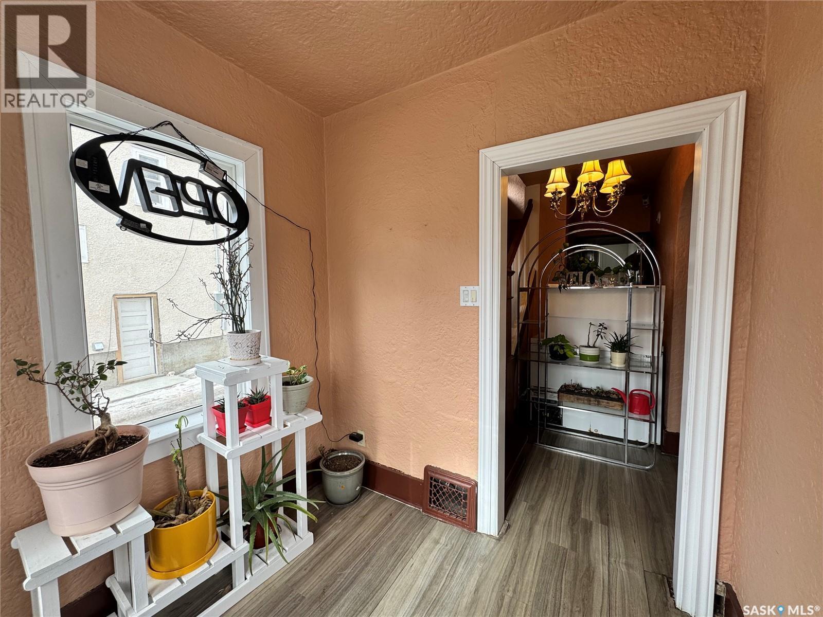 2416 14Th Avenue, Regina, SK