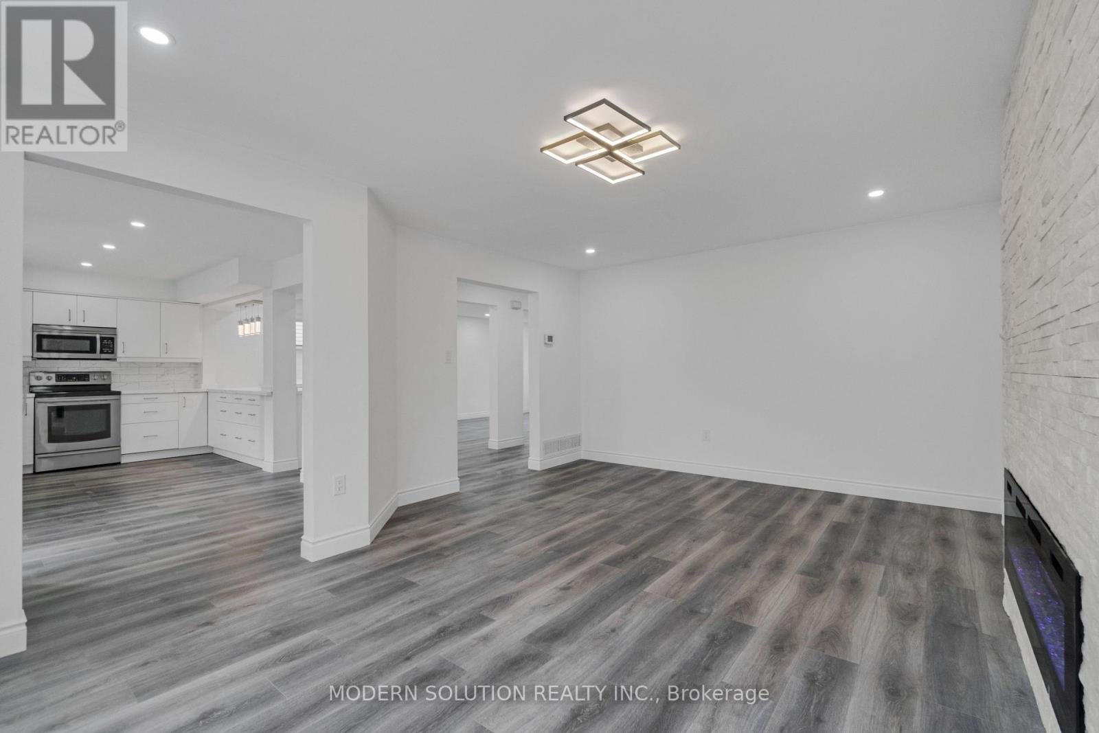 168 Fusilier Drive, Hamilton, ON - Indoor Photo Showing Other Room