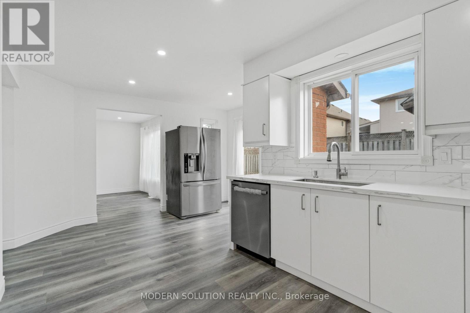 168 Fusilier Drive, Hamilton, ON - Indoor Photo Showing Kitchen