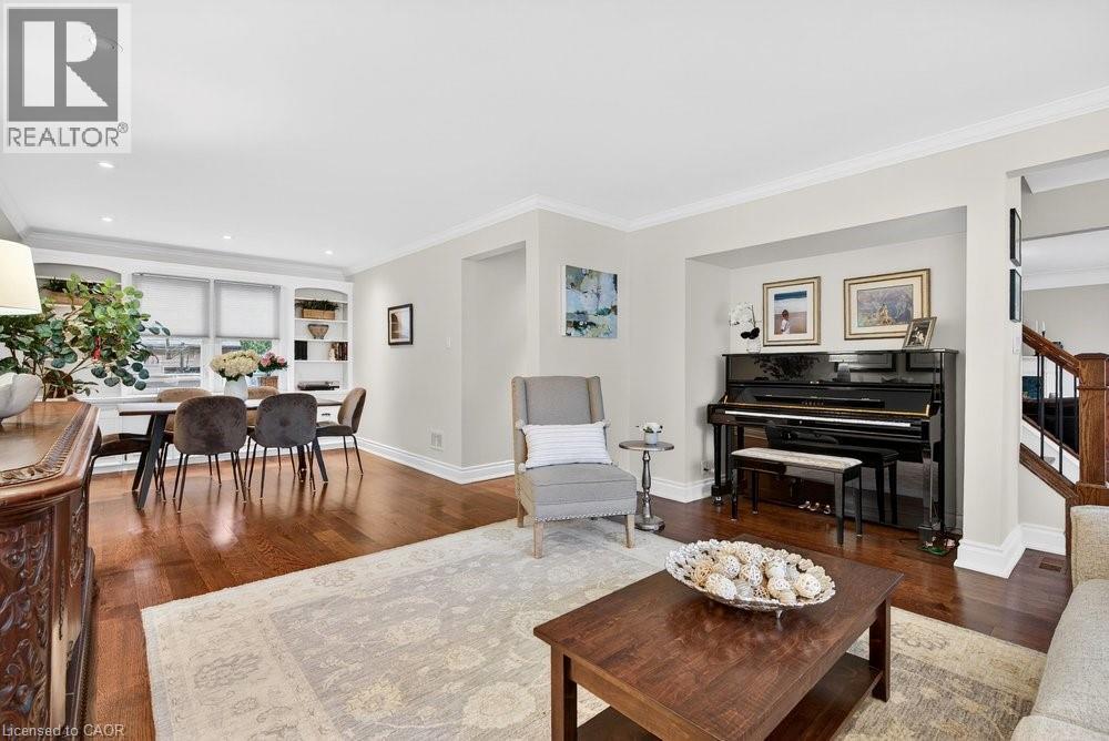 2153 Paisley Avenue, Burlington, ON - Indoor Photo Showing Living Room