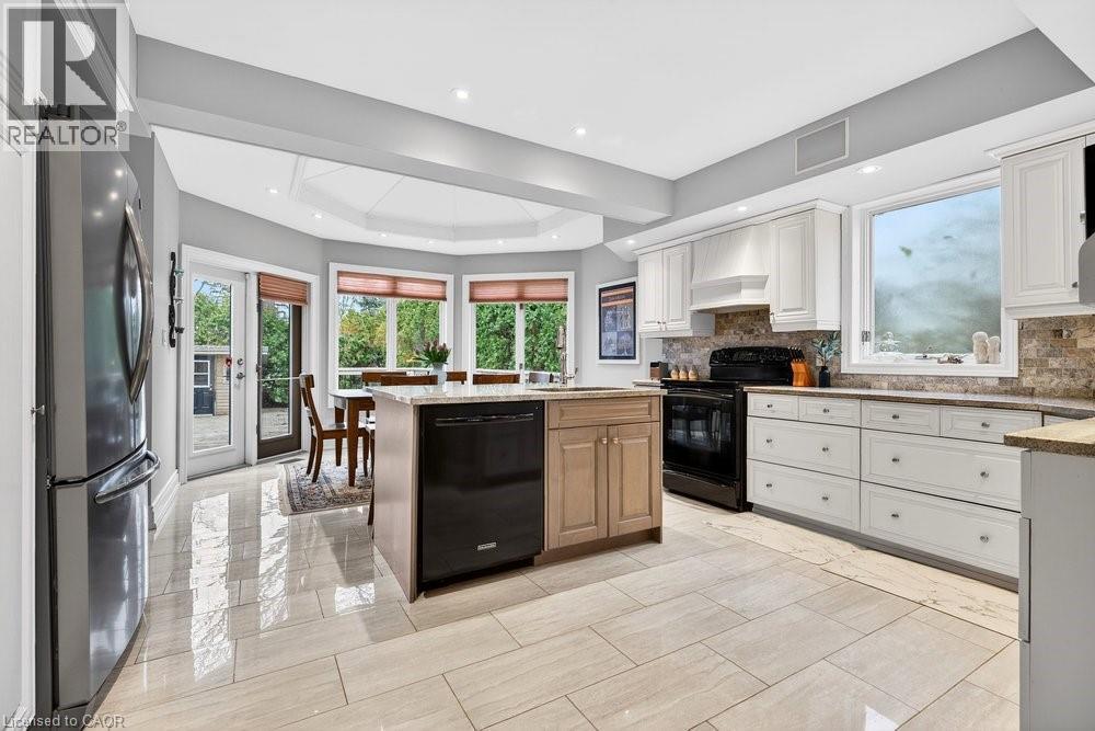 2153 Paisley Avenue, Burlington, ON - Indoor Photo Showing Other Room