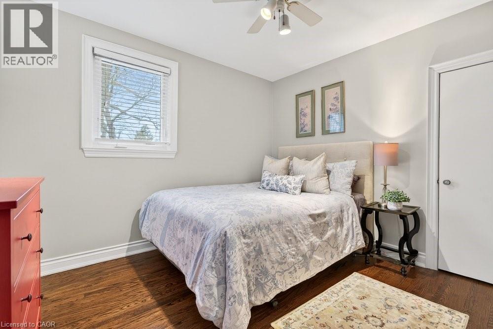 2153 Paisley Avenue, Burlington, ON - Indoor Photo Showing Bedroom