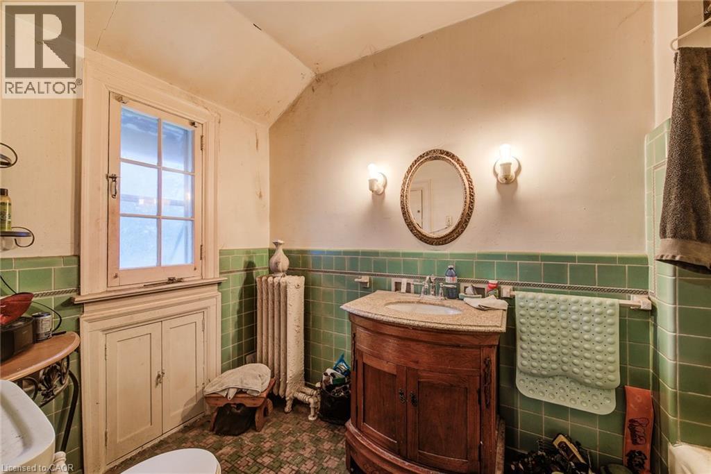ensuite bath - 71 Margaret Avenue, Kitchener, ON - Indoor Photo Showing Bathroom