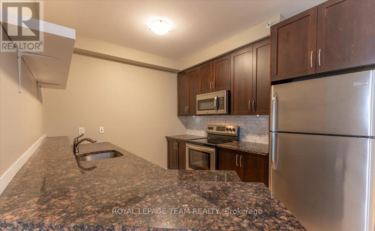 9 Balsam Street, Ottawa, ON - Indoor Photo Showing Kitchen With Stainless Steel Kitchen