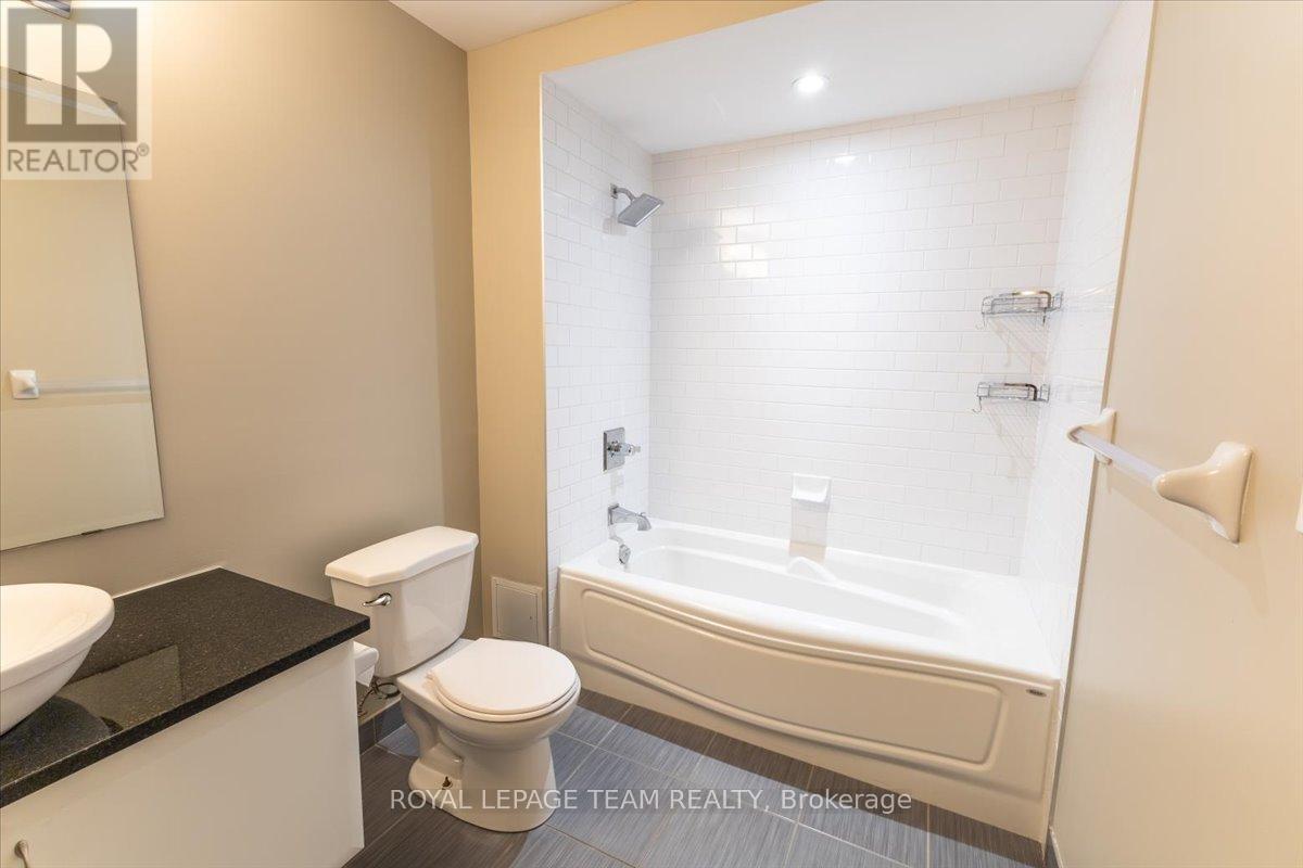 9 Balsam Street, Ottawa, ON - Indoor Photo Showing Bathroom
