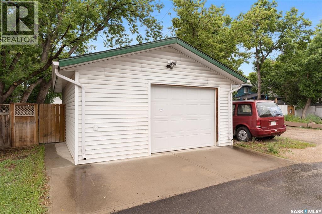 2231 Cameron Street, Regina, SK - Outdoor With Exterior