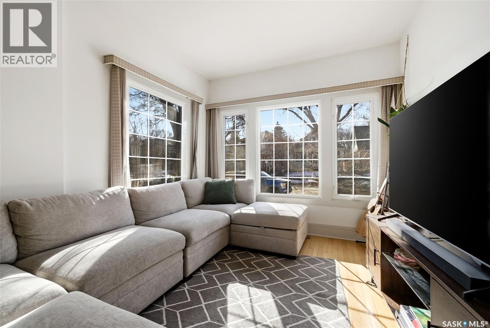 2231 Cameron Street, Regina, SK - Indoor Photo Showing Living Room