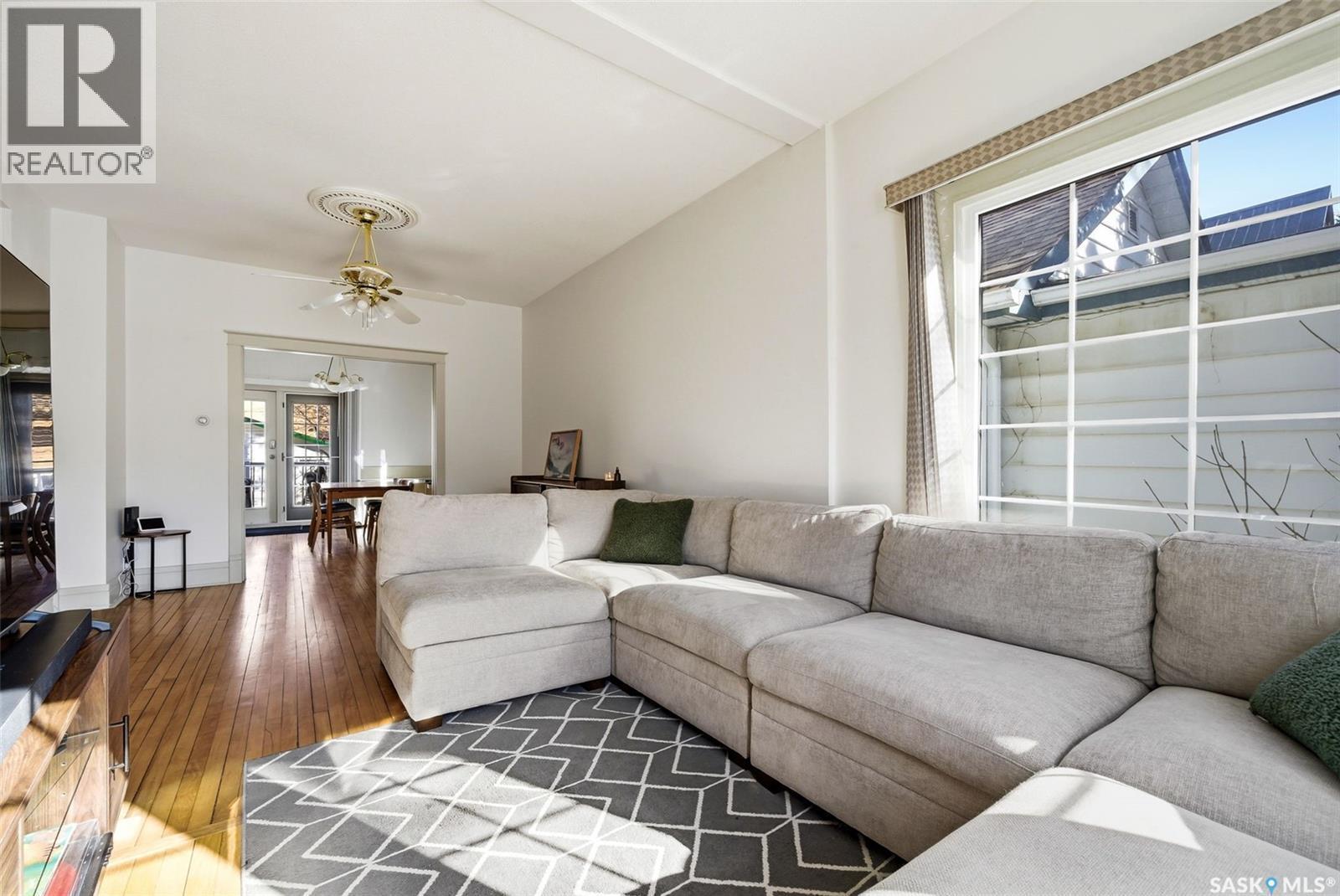 2231 Cameron Street, Regina, SK - Indoor Photo Showing Living Room