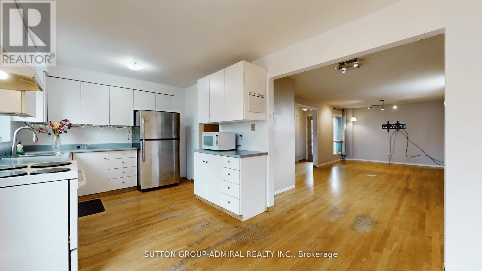 93 Patrice Crescent, Vaughan, ON - Indoor Photo Showing Kitchen
