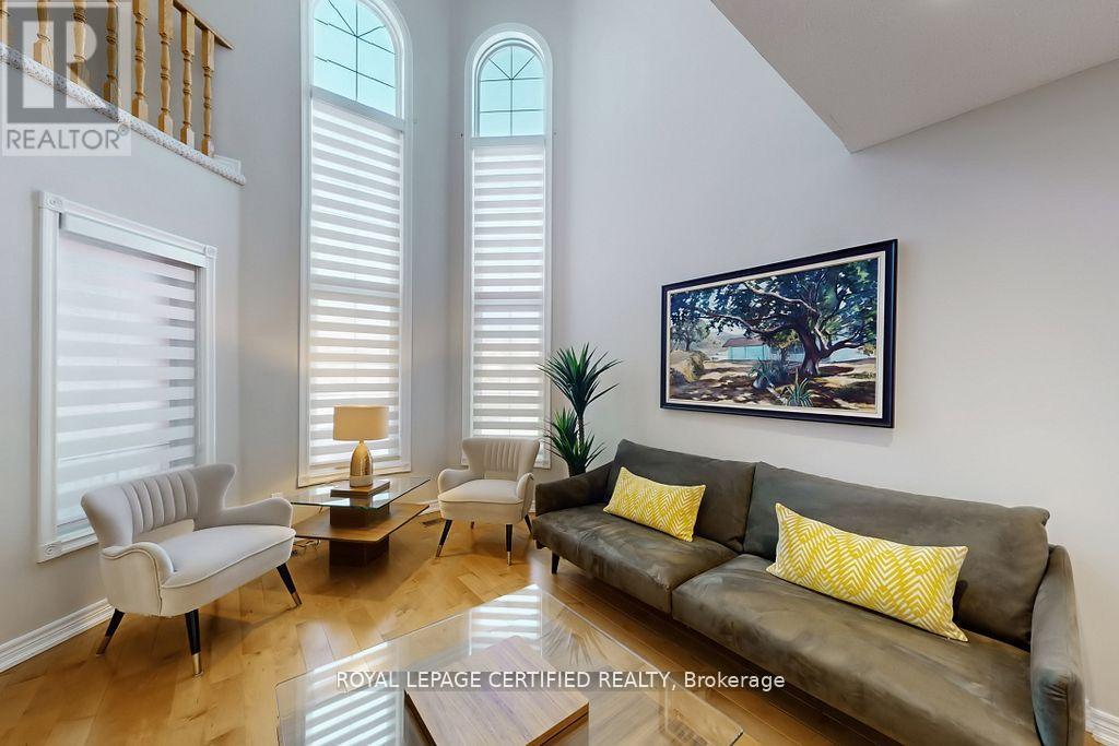 3898 Parkgate Drive, Mississauga, ON - Indoor Photo Showing Living Room