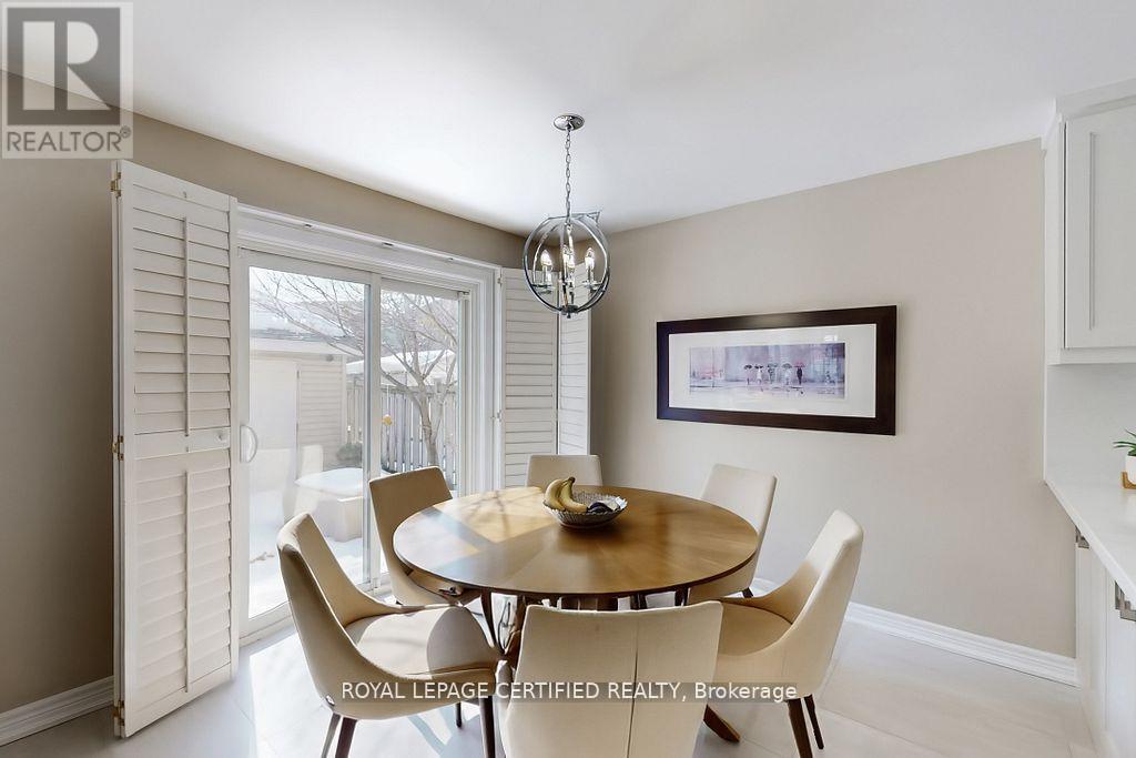 3898 Parkgate Drive, Mississauga, ON - Indoor Photo Showing Dining Room
