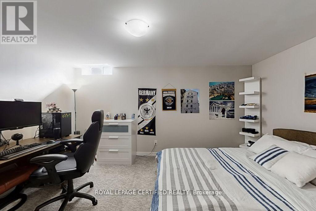 3898 Parkgate Drive, Mississauga, ON - Indoor Photo Showing Bedroom